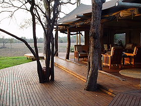 Salon du camp - Safaris &agrave; pied et trek dans le Parc Kruger en Afrique du Sud - Absolu Voyages, le sp&eacute;cialiste du safari et du trekking d'aventure en Afrique Australe