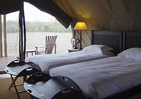 Int&eacute;rieur d'une tente - Safaris &agrave; pied et trek dans le Parc Kruger en Afrique du Sud - Absolu Voyages, le sp&eacute;cialiste du safari et du trekking d'aventure en Afrique Australe