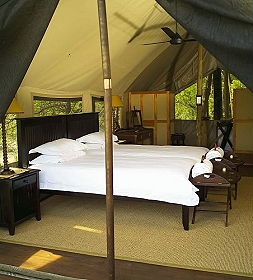 Camp de tentes de luxe sp&eacute;cialis&eacute; dans les safaris &agrave; pied dans le parc Kruger en Afrique du Sud