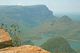 Circuit-aventure de 3 semaines hors des sentiers battus en Afrique du Sud, du Parc Kruger au Cap &agrave; un prix imbattable, avec h&eacute;bergement en auberges et r&eacute;serves priv&eacute;es - Absolu Voyages