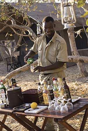 Botswana / Moremi- Okavango / Safari camping en tentes mobiles de luxe dans la r&eacute;serve de Moremi, dans le Delta de l'Okavango - L'intensit&eacute; du safari traditionnel d'Out of Africa - (Afrique Australe) - Absolu Voyages