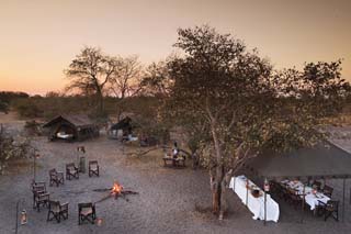Botswana / Chobe - Safari camping en tentes mobiles de luxe dans la r&eacute;serve de Chobe, c&eacute;l&egrave;bre pour ses troupeaux d'&eacute;l&eacute;phants et de buffles - L'intensit&eacute; du safari traditionnel d'Out of Africa - (Chobe under canvas - 
Afrique Australe) - Absolu Voyages