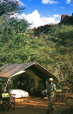 Botswana / Savuti - Chobe - Safari camping en tentes mobiles de luxe dans la r&eacute;serve de Savuti (Savute), c&eacute;l&egrave;bre pour ses lions qui chassent les &eacute;l&eacute;phants - L'intensit&eacute; du safari traditionnel d'Out of Africa - (Savuti under canvas - Afrique Australe) - Absolu Voyages