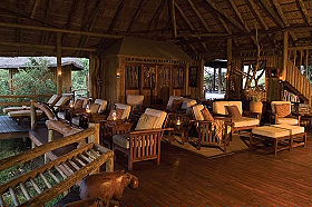 Safaris &agrave; la carte au Botswana - Delta de l'Okavango, Moremi, Chobe, Kwando, Impalila, Linyanti, Kalahari, Nxai Pan, Deception Valley - Lodges et camps exclusifs, safaris en 4x4 (game drives), en mokoro, en bateau, safari de nuit et safari &agrave; pied - Absolu Voyages