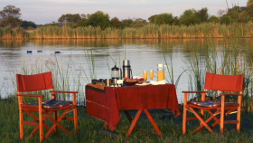 Safaris &agrave; la carte au Botswana - Delta de l'Okavango, Moremi, Chobe, Kwando, Impalila, Linyanti, Kalahari, Nxai Pan, Deception Valley - Lodges et camps exclusifs, safaris en 4x4 (game drives), en mokoro, en bateau, safari de nuit et safari &agrave; pied - Absolu Voyages