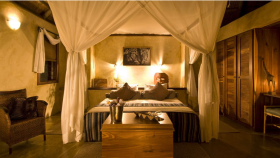 Safaris &agrave; la carte au Botswana - Delta de l'Okavango, Moremi, Chobe, Kwando, Impalila, Linyanti, Kalahari, Nxai Pan, Deception Valley - Lodges et camps exclusifs, safaris en 4x4 (game drives), en mokoro, en bateau, safari de nuit et safari &agrave; pied - Absolu Voyages