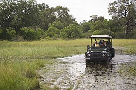 Safaris &agrave; la carte au Botswana - Delta de l'Okavango, Moremi, Chobe, Kwando, Impalila, Linyanti, Kalahari, Nxai Pan, Deception Valley - Lodges et camps exclusifs, safaris en 4x4 (game drives), en mokoro, en bateau, safari de nuit et safari &agrave; pied - Absolu Voyages