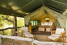 Safaris &agrave; la carte au Botswana - Delta de l'Okavango, Moremi, Chobe, Kwando, Impalila, Linyanti, Kalahari, Nxai Pan, Deception Valley - Lodges et camps exclusifs, safaris en 4x4 (game drives), en mokoro, en bateau, safari de nuit et safari &agrave; pied - Absolu Voyages