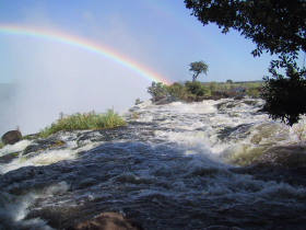 Informations pratiques sur les voyages et safaris aux Chutes Victoria (Victoria Falls, Vic Falls - Zambie et Zimbabwe / Afrique Australe) : niveau des eaux selon les saisons, activités possibles, quel côté des chutes choisir...  - Absolu Voyages