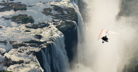 Informations pratiques sur les voyages et safaris aux Chutes Victoria (Victoria Falls, Vic Falls - Zambie et Zimbabwe / Afrique Australe) : niveau des eaux selon les saisons, activités possibles, quel côté des chutes choisir...  - Absolu Voyages