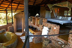 Safaris &agrave; la carte au Botswana - Delta de l'Okavango, Moremi, Chobe, Kwando, Impalila, Linyanti, Kalahari, Nxai Pan, Deception Valley - Lodges et camps exclusifs, safaris en 4x4 (game drives), en mokoro, en bateau, safari de nuit et safari &agrave; pied - Absolu Voyages