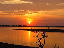 Exp&eacute;dition transafricaine, voyage - safari d'aventure de Johannesbourg &agrave; Nairobi, &agrave; travers l'Afrique du Sud, le Zimbabwe (ou le Botswana), les Chutes Victoria, la Zambie, safari en cano&eacute; sur le Zamb&egrave;ze, le Malawi, la Tanzanie, Zanzibar et le Kenya - Absolu Voyages