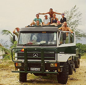 Voyages d'aventure en Afrique Australe, safaris et exp&eacute;ditions en Afrique du Sud, en Namibie, au Botswana, dans l'Okavango, en Zambie, au Malawi, au Mozambique, en Ouganda, au Kenya et en Tanzanie - Voyages hors des sentiers battus, pas chers sous la tente en autonomie destin&eacute;s &agrave; des voyageurs ayant l'esprit d'aventure - Absolu Voyages