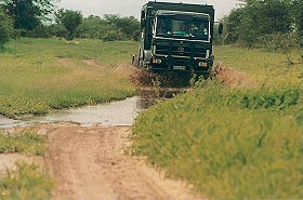 Exp&eacute;dition transafricaine, voyage - safari d'aventure de Johannesbourg &agrave; Nairobi, &agrave; travers l'Afrique du Sud, le Zimbabwe (ou le Botswana), les Chutes Victoria, la Zambie, safari en cano&eacute; sur le Zamb&egrave;ze, le Malawi, la Tanzanie, Zanzibar et le Kenya - Absolu Voyages