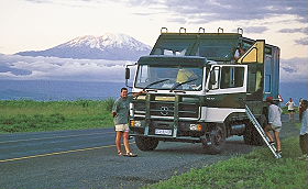 Exp&eacute;dition transafricaine, voyage - safari d'aventure de Johannesbourg &agrave; Nairobi, &agrave; travers l'Afrique du Sud, le Zimbabwe (ou le Botswana), les Chutes Victoria, la Zambie, safari en cano&eacute; sur le Zamb&egrave;ze, le Malawi, la Tanzanie, Zanzibar et le Kenya - Absolu Voyages