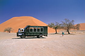 Exp&eacute;dition en Afrique - Aventure Sauvage en Afrique Australe - Afrique du Sud, Namibie, Botswana, Chutes Victoria, Zimbabwe, safari en cano&eacute; sur l'Orange River et ascension des dunes de Sossusvlei - Safaris dans les r&eacute;serves d'Etosha, Chobe, Delta de l'Okavango, Hwange - voyage safari d'aventure en camping sous tente et en camion 4x4 - Absolu Voyages