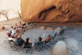 Exp&eacute;dition en Afrique - Aventure Sauvage en Afrique Australe - Afrique du Sud, Namibie, Botswana, Chutes Victoria, Zimbabwe, safari en cano&eacute; sur l'Orange River et ascension des dunes de Sossusvlei - Safaris dans les r&eacute;serves d'Etosha, Chobe, Delta de l'Okavango, Hwange - voyage safari d'aventure en camping sous tente et en camion 4x4 - Absolu Voyages