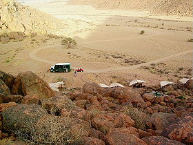 Exp&eacute;dition en Afrique - Aventure Sauvage en Afrique Australe - Afrique du Sud, Namibie, Botswana, Chutes Victoria, Zimbabwe, safari en cano&eacute; sur l'Orange River et ascension des dunes de Sossusvlei - Safaris dans les r&eacute;serves d'Etosha, Chobe, Delta de l'Okavango, Hwange - voyage safari d'aventure en camping sous tente et en camion 4x4 - Absolu Voyages