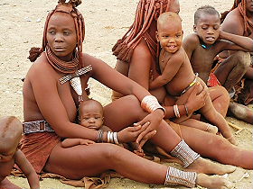 Circuit-aventure de 2 semaines hors des sentiers battus en Namibie, du D&eacute;sert du Namib au Parc d'Etosha en passant par les dunes de Sossusvlei, Swakopmund, le pays Himba, le Damaraland et le Kaokoland, &agrave; un prix imbattable, avec h&eacute;bergement en bivouac et en auberges - Absolu Voyages