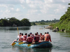 Voyage d'aventure safari en Ouganda - Aux sources du Nil et safaris &agrave; la recherche des derniers gorilles des montagnes et des chimpanz&eacute;s - Absolu Voyages