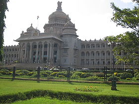Voyage individuel privatif en voiture avec chauffeur privatis&eacute; en Inde - Croisi&egrave;re dans les backwaters du Kerala et temples du Tamil Nadu, de Madras &agrave; Bangalore en pasant par Cochin, Pondichery, Madurai, Mysore... - Absolu Voyages