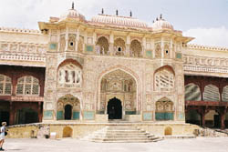 Voyage individuel privatif en voiture avec chauffeur en Inde - Vall&eacute;e du Gange de Delhi &agrave; Calcutta (Kolkatta) en passant par le Taj Mahal, les temples de Khajuraho et Benares (Varanasi) - Absolu Voyages