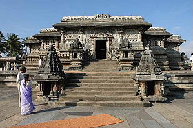 Voyage individuel privatif en voiture avec chauffeur privatis&eacute; en Inde - Plages de Goa et temples du Karnataka, de Bangalore &agrave; Goa en passant par Hampi, Belur, Halebid, Mysore... - Absolu Voyages