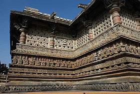 Voyage individuel privatif en voiture avec chauffeur privatis&eacute; en Inde - Plages de Goa et temples du Karnataka, de Bangalore &agrave; Goa en passant par Hampi, Belur, Halebid, Mysore... - Absolu Voyages