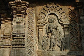 Voyage individuel privatif en voiture avec chauffeur privatis&eacute; en Inde - Plages de Goa et temples du Karnataka, de Bangalore &agrave; Goa en passant par Hampi, Belur, Halebid, Mysore... - Absolu Voyages