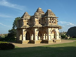 Voyage individuel privatif en voiture avec chauffeur privatis&eacute; en Inde - Plages de Goa et temples du Karnataka, de Bangalore &agrave; Goa en passant par Hampi, Belur, Halebid, Mysore... - Absolu Voyages