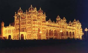 Voyage individuel privatif en voiture avec chauffeur privatis&eacute; en Inde - Plages de Goa et temples du Karnataka, de Bangalore &agrave; Goa en passant par Hampi, Belur, Halebid, Mysore... - Absolu Voyages