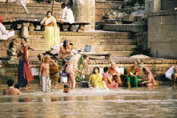 Voyage individuel privatif en voiture avec chauffeur en Inde - P&eacute;lerinage aux Sources du Bouddhisme, sur les lieux historiques de la vie de Bouddha - Absolu Voyages