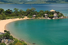 Exp&eacute;dition transafricaine, voyage - safari d'aventure de Johannesbourg &agrave; Nairobi, &agrave; travers l'Afrique du Sud, le Zimbabwe (ou le Botswana), les Chutes Victoria, la Zambie, safari en cano&eacute; sur le Zamb&egrave;ze, le Malawi, la Tanzanie, Zanzibar et le Kenya - Absolu Voyages