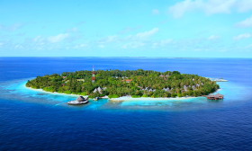 Voyage &agrave; la carte, s&eacute;jour en h&ocirc;tels aux Maldives sur l'&icirc;le de Bandos Island - diff&eacute;rentes cat&eacute;gories d'h&eacute;bergement de la chambre standard aux villas et bungalows sur pilotis - Absolu Voyages
