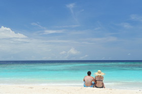 Voyage &agrave; la carte, s&eacute;jour en h&ocirc;tels aux Maldives sur l'&icirc;le de Bandos Island - diff&eacute;rentes cat&eacute;gories d'h&eacute;bergement de la chambre standard aux villas et bungalows sur pilotis - Absolu Voyages