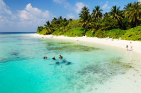Voyage &agrave; la carte, s&eacute;jour en h&ocirc;tels aux Maldives sur l'&icirc;le de Bandos Island - diff&eacute;rentes cat&eacute;gories d'h&eacute;bergement de la chambre standard aux villas et bungalows sur pilotis - Absolu Voyages
