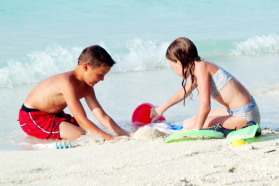 Voyage &agrave; la carte, s&eacute;jour en h&ocirc;tels aux Maldives sur l'&icirc;le de Bandos Island - diff&eacute;rentes cat&eacute;gories d'h&eacute;bergement de la chambre standard aux villas et bungalows sur pilotis - Absolu Voyages