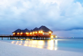 Voyage &agrave; la carte, s&eacute;jour en h&ocirc;tels aux Maldives sur l'&icirc;le de Bandos Island - diff&eacute;rentes cat&eacute;gories d'h&eacute;bergement de la chambre standard aux villas et bungalows sur pilotis - Absolu Voyages