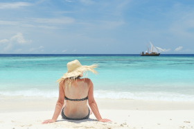 Voyage &agrave; la carte, s&eacute;jour en h&ocirc;tels aux Maldives sur l'&icirc;le de Bandos Island - diff&eacute;rentes cat&eacute;gories d'h&eacute;bergement de la chambre standard aux villas et bungalows sur pilotis - Absolu Voyages